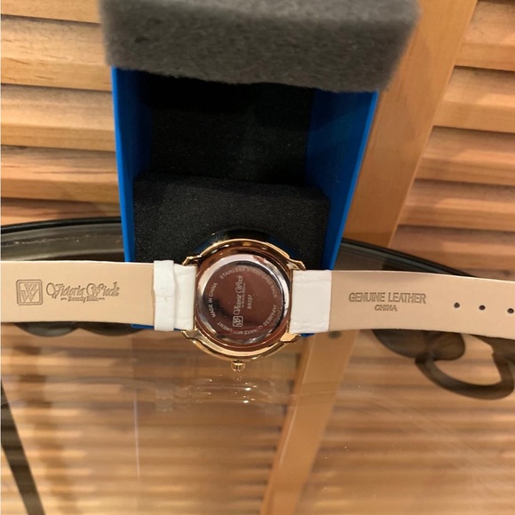 Victoria Wieck USA Crystal White Leather Watch🇺🇸 - Picture 3 of 4